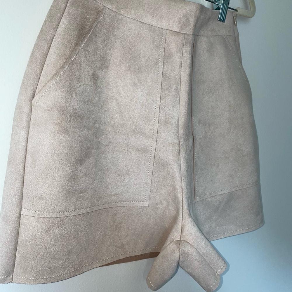 NEVER WORN Zara Tan Shorts - Picture 2 of 4